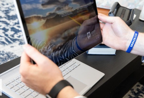 AOC portable monitor vs. Asus portable monitor