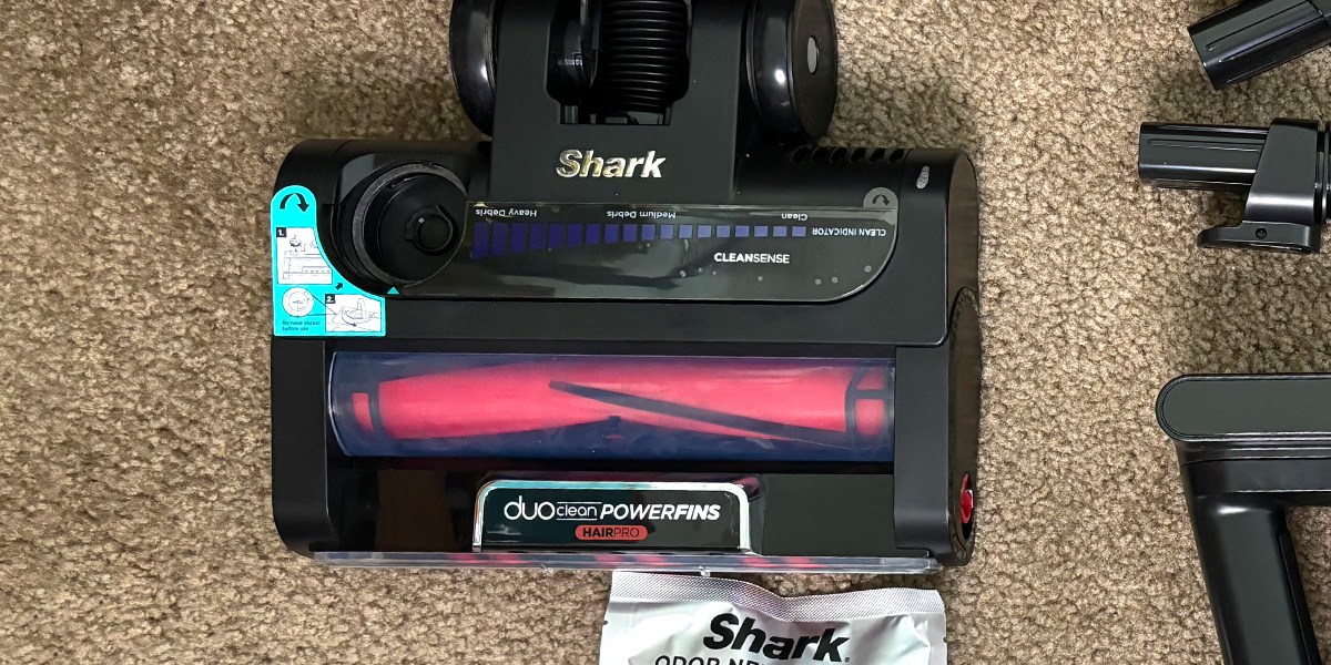 Shark Stratos Cordless cleaning carpet Shark Stratos Cordless cleaning carpet