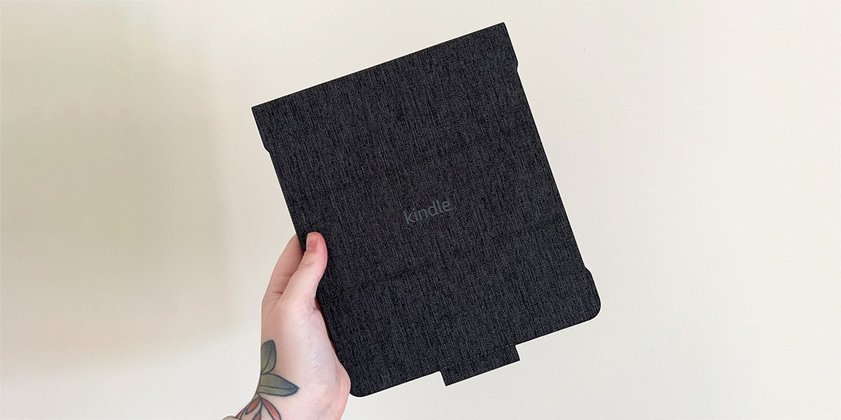 Hand holding e-reader case