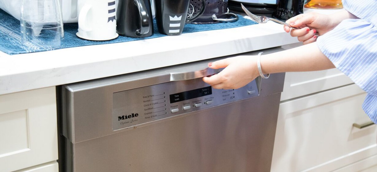 How to clean a dishwasher