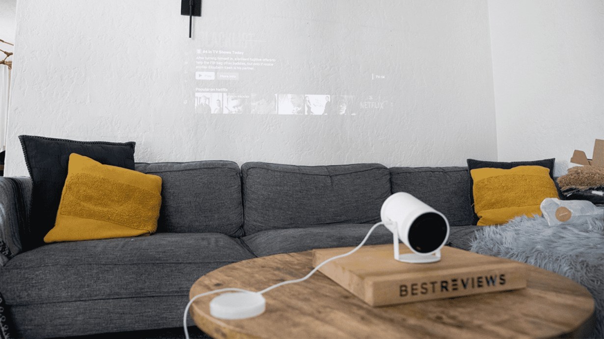 Using the projector in the living room Using the projector in the living room