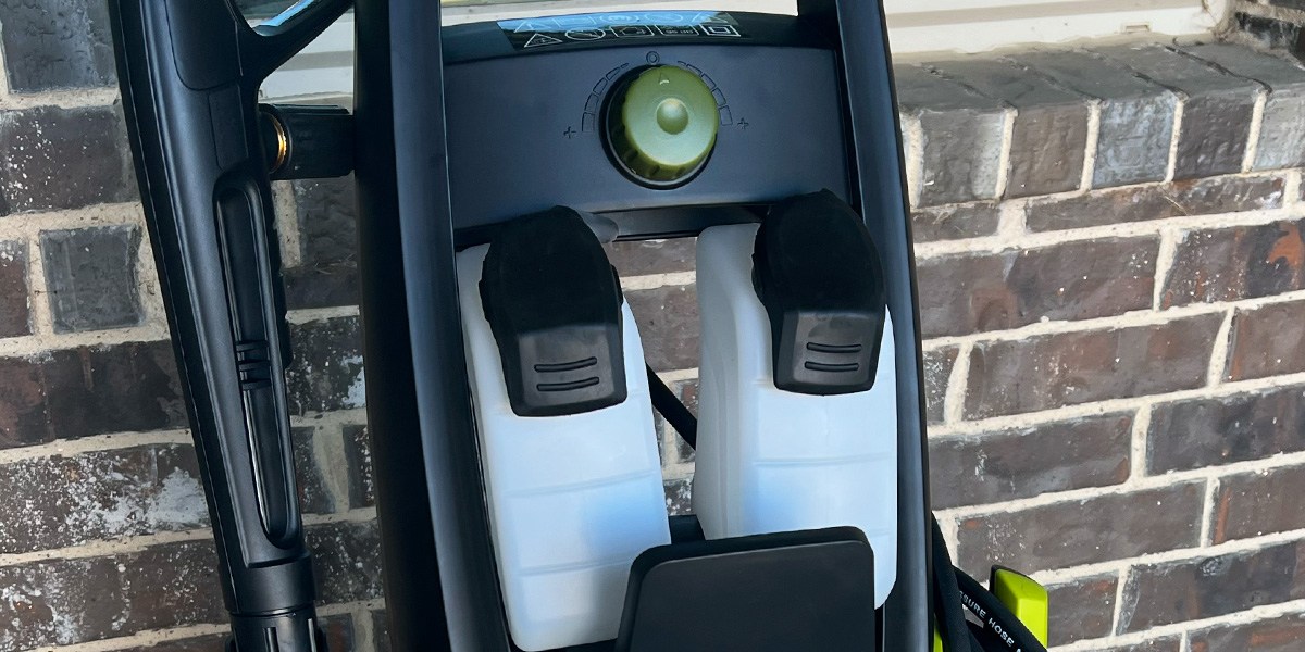 Closeup image of Sun Joe SPX3000 dual detergent feature Closeup image of Sun Joe SPX3000 dual detergent feature