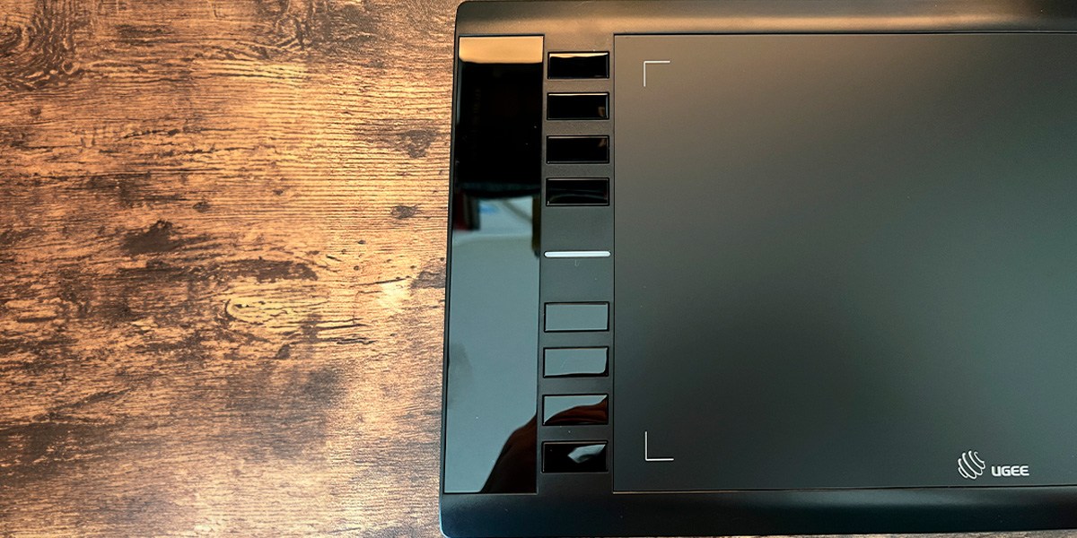 Closeup of Ugee M708 customizable buttons Closeup of Ugee M708 customizable buttons