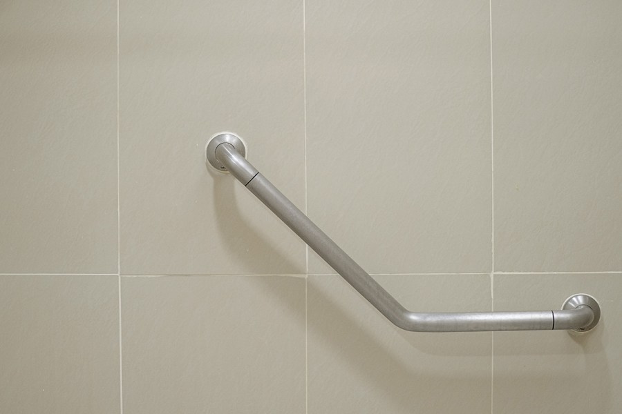 6 Best Shower Grab Bars Reviewed in 2024