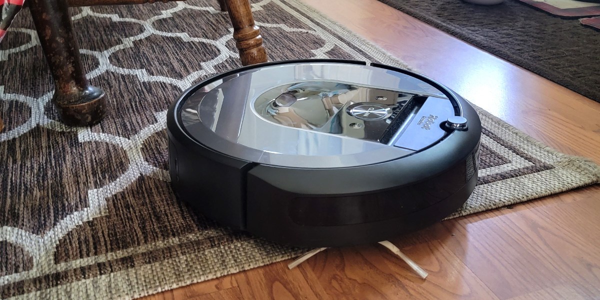 iRobot Roomba i8+ (8550) Self-Emptying Robot Vacuum, Automatic Dirt  Disposal, Empties Itself for up to 60 Days, Wi-Fi, Smart Mapping,  Compatible with