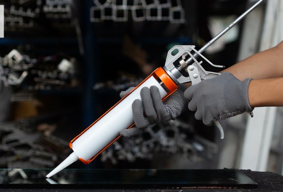 What is the best glue for metal?