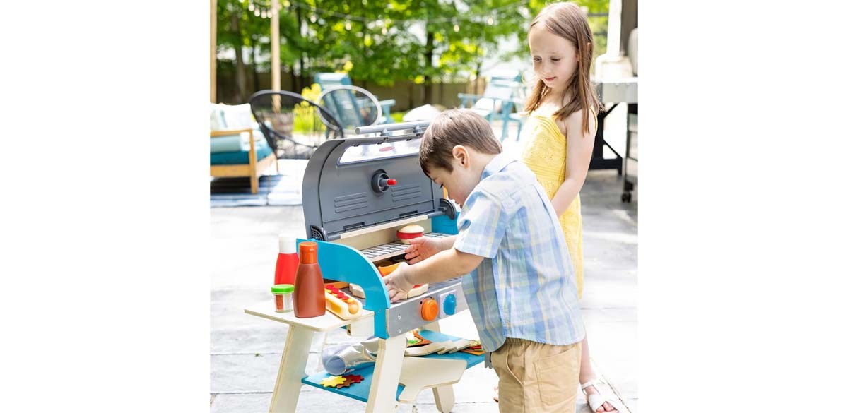 Melissa &amp; Doug Deluxe Wooden Barbecue Grill