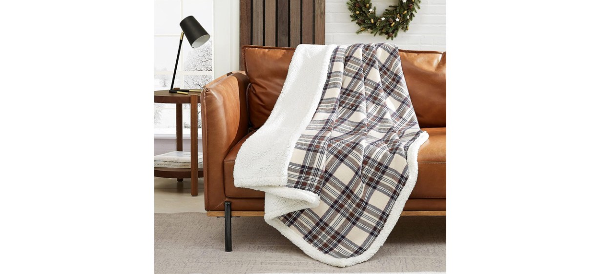 Lullaby Lil' Cozy Throw – Best Cozy Throws