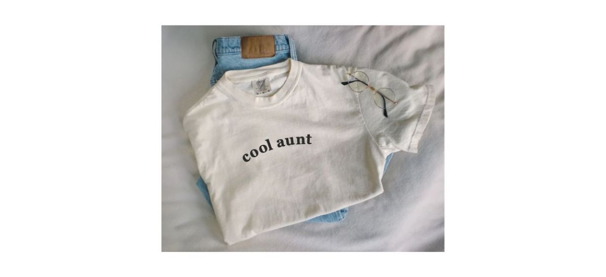 PetitRueDesigns Cool Aunt Embroidered T-shirt Aunt Gift in white